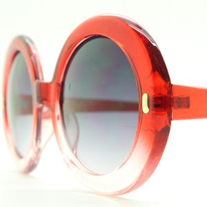 Y2k vintage oversized round sunglasses. Women&#39;s big 60s mod design transparent red to clear ombre frame with smoky black lenses. Unused BNWT