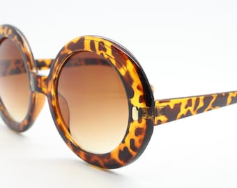 Y2k vintage oversized round sunglasses. Women's big 60s mod style tortoise frame with amber gradient lenses. Unused BNWT