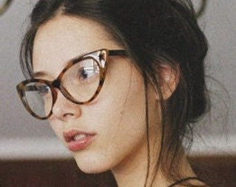 Y2K vintage pointed cat eye glasses. Tortoise clear lens optical frames.  Womens prescription eyeglasses. 50s style rockabilly spectacles
