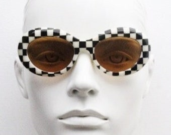 80s vintage round check monochrome sunglasses. 60s op art mod design frame with brown lenses. Clout goggles. Oval bug eye. NOS. Kurt Cobain