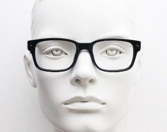 Gafas rectangulares Lyle and Scott. Monturas ópticas clásicas, lisas, negras brillantes, con diseño de los años 60. Graduadas. Gafas graduadas. Estilo vintage moderno para hombre.