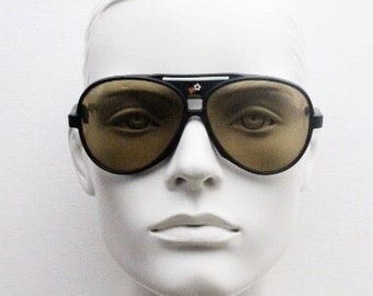 Gafas de sol de aviador vintage oficiales de la Copa del Mundo España 82 de los años 80, fabricadas por Winston. Aviador Kiiller negro mate con lentes marrones. Piloto. Forma de lágrima.