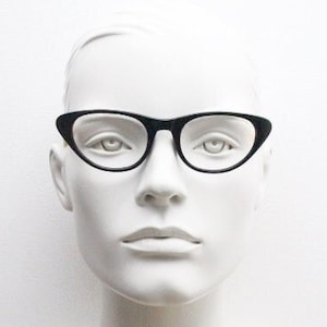 Isaac Mizrahi vintage cat eye glasses. Womens black gloss cateye optical frames with beige arms. Prescription RX eyeglasses. NOS spectacles