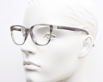 Lunettes de vue rectangulaires Calvin Klein. Monture unisexe en acétate gris transparent brillant. Lunettes de vue correctrices. Lunettes de soleil RX