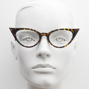 Pointed vintage cat eye glasses. Tortoise slender optical frames. Y2K womens prescription eyeglasses. 50s design rockabilly spectacles. RX