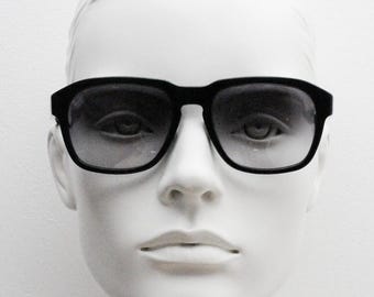 CUTLER & GROSS レトロオーバルブラック サングラス ヴィンテージ