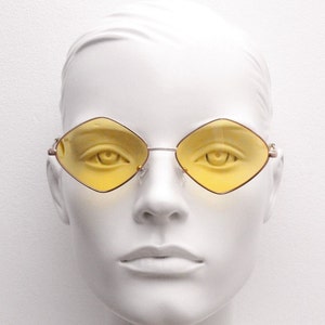 90s vintage diamond sunglasses. Minimal rose gold frame with psychedelic mod style yellow lenses. Unused BNWT