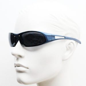 Y2k vintage shield sunglasses. Aerodynamic wrap around matt finish frame. Sport visor. Low profile rave bug eye mask. 2000&#39;s. 90s NOS