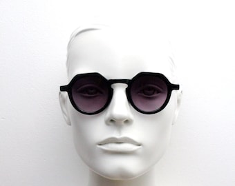 Vintage round flat top sunglasses. 30s, 40s design in black gloss frame with graduating lenses. Unused NOS