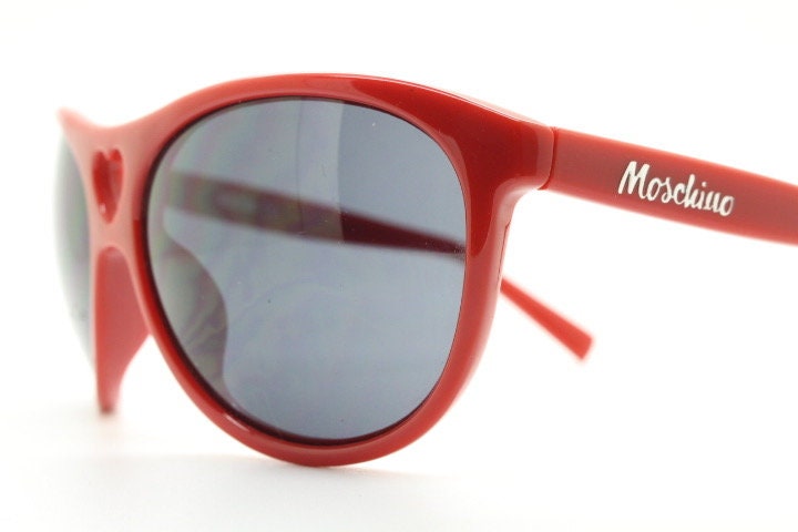 Moschino Oversized Y2K Vintage Sunglasses. Characteristic