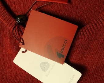 Jersey vintage de punto liso Gabicci. Jersey rojo de lana con cuello redondo para hombre. BNWT. Jersey NOS sin usar. Artículo en liquidación - PVP 80 GBP