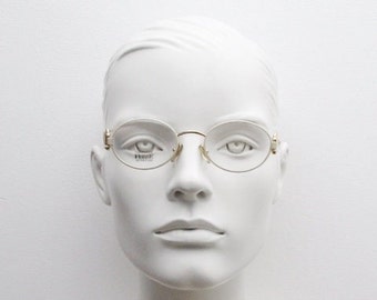 Gianfranco Ferre 90er Jahre Vintage ovale Brille, hergestellt in Italien. Optischer Rahmen im technischen Design aus Metall in Weiß und Gold. RX-Brille mit Sehstärke. NOS