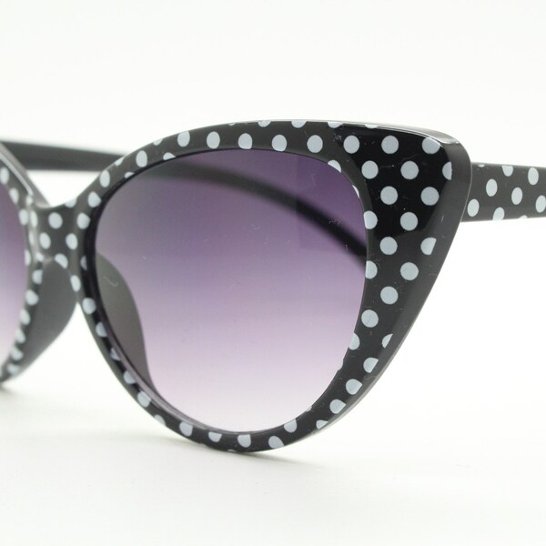 Vintage Y2K pointed cat eye sunglasses. Women's essential black and white polka dot sensation cateye. 50s rockabilly, pin up. NOS cateyes