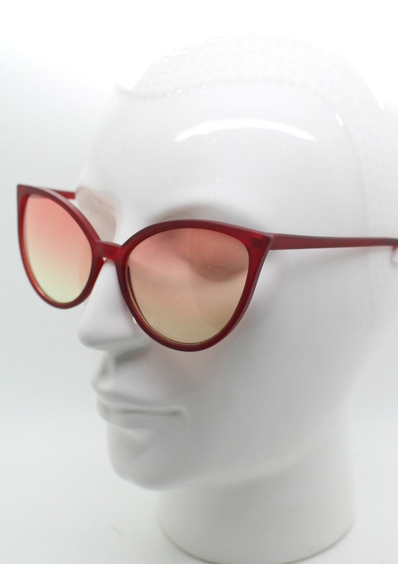 Vintage Y2K red pointed cat eye sunglasses. 2000s 