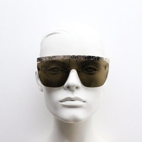 Khaleda and Fahad for Linda Farrow Vintage Oversized Visor  display picture 1