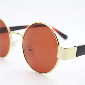 Lunettes de soleil rondes vintage des années 90. Monture dorée de style années 20 avec branches à motif tigre et verres marron. Inutilisé. TN-O.