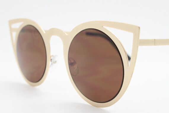 Y2K vintage pointed cat eye sunglasses.  Women's … - image 5