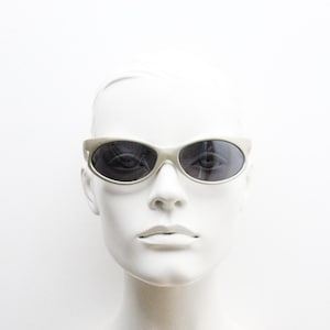 90s vintage oval bug eye shield sunglasses. aerodynamic matt silver wrap around frame with cat eye corners. Alien. Rave. NOS. Cosplay 2000s