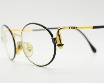Gianfranco Ferre jaren 90 vintage ovale bril gemaakt in Italië. Zwart en goudkleurig metalen optisch frame met technisch ontwerp. Recept RX. NOS