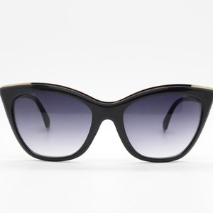 Y2K Vintage Katzenauge-Sonnenbrille. Auffälliger schwarzer Rahmen mit eleganten abgestuften Gläsern. Damen 50er Jahre Stil Rockabilly Pin Up Brille