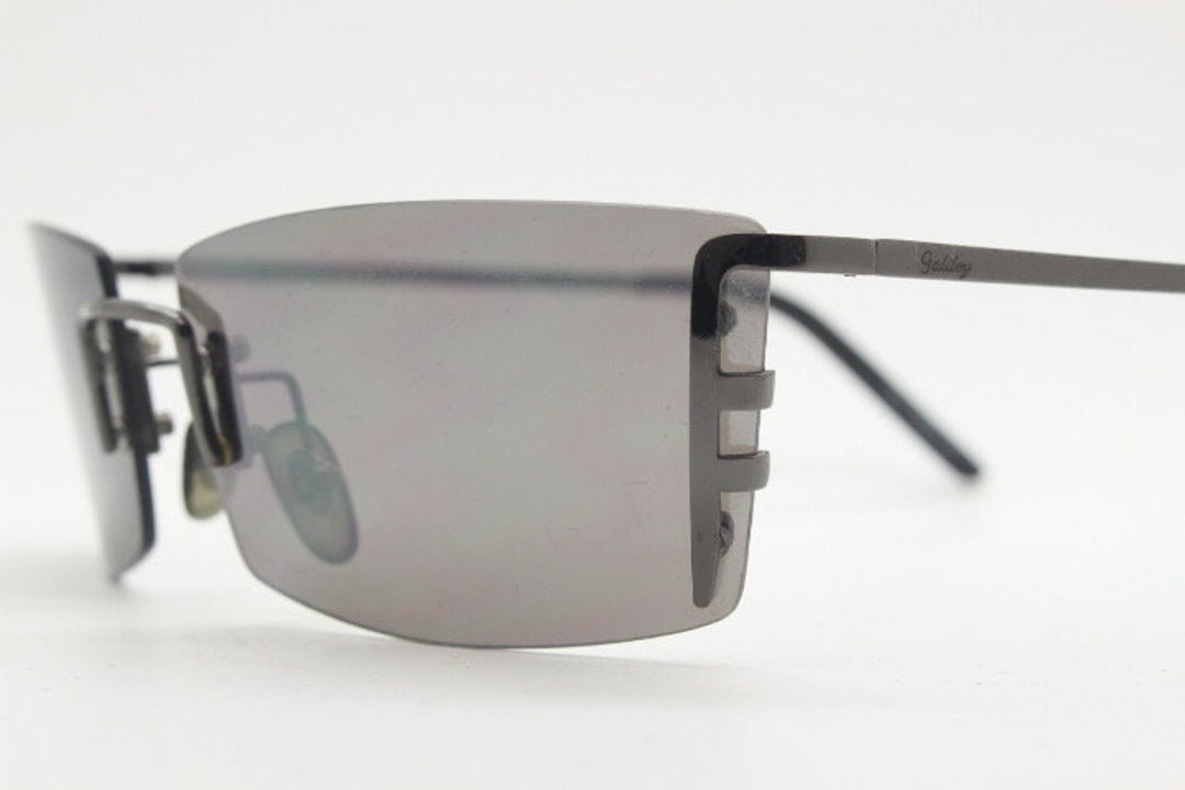 Y2K Vintage Wraparound Sunglasses. Dynamic Frameless Shield  display picture 3
