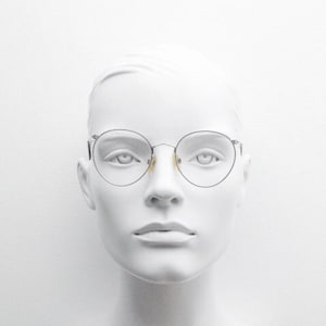Lunettes de vue rondes vintage en métal panto des années 90. Reproduction précise des montures optiques des années 30 en finition satinée. Lunettes de vue correctrices. Lunettes de soleil RX