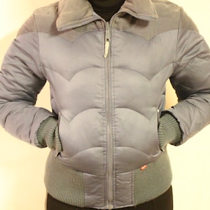 Levis fitted feather and down bomber jacket. Women&#39;s high collar zipper with ribbed cuffs and waist, corduroy shoulders and yolked quilting