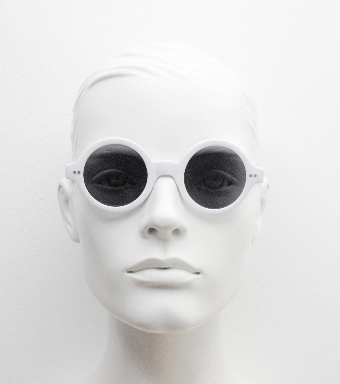 ? Mannequin Vintage Retro White Petal Sunglasses Norma Jeane White 50s Style Sunglasses | British Retro main image 2