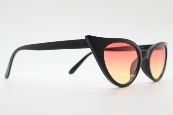 Y2K vintage pointed cat eye sunglasses. Womens bl… - image 8