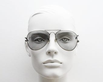 70s vintage aviator sunglasses. Optimal shape classic pilot aviators in a silver metal frame with light tone real glass lenses. Teardrop,