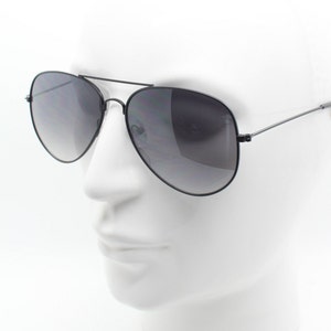 Y2K vintage aviator sunglasses. Optimal shape classic pilot aviators in black metal frame with graduating lenses. Teardrop, NOS