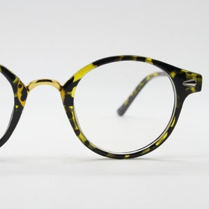 90s vintage round frame glasses. Tortoise with gold bridge optical frames. 40s, 50s design clear lens prescription eyeglasses. RX
