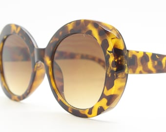 Y2k Vintage Oversized Round Sunglasses. Women display picture 2