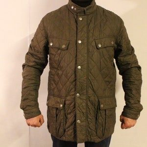 Barbour vintage quilted three quarter length 4 pocket round neck jacket. Khaki green M65 design with stamped stud buttons. Size L