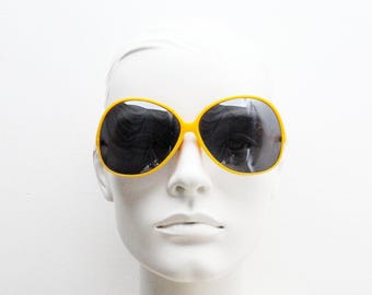 70s vintage round upside down sunglasses, Blazing orange oversized frame with plain black lenses. Unused BNWT. 80s. Rave bug eye. NOS