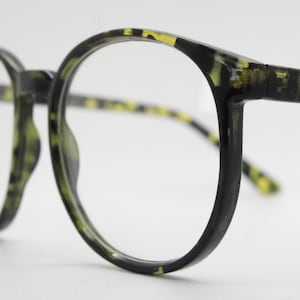 80s vintage round glasses. Slightly oversized slim green tortoise optical frames. Prescription eyeglasses. RX Spectacles. Unworn NOS