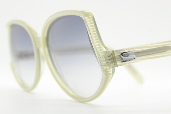 Vintage 1970’s Silhouette Austria Sunglasses in Silver, Mod Futuristic Space Age Vintage SILHOUETTE Oversize Sunglasses 70s Metal Frame Blue  main image 2