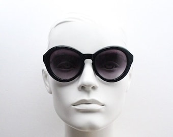 CUTLER & GROSS レトロオーバルブラック サングラス ヴィンテージ