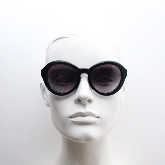 Moschino Oversized 60s Design Sunglasses Model 72101SA  display picture 1