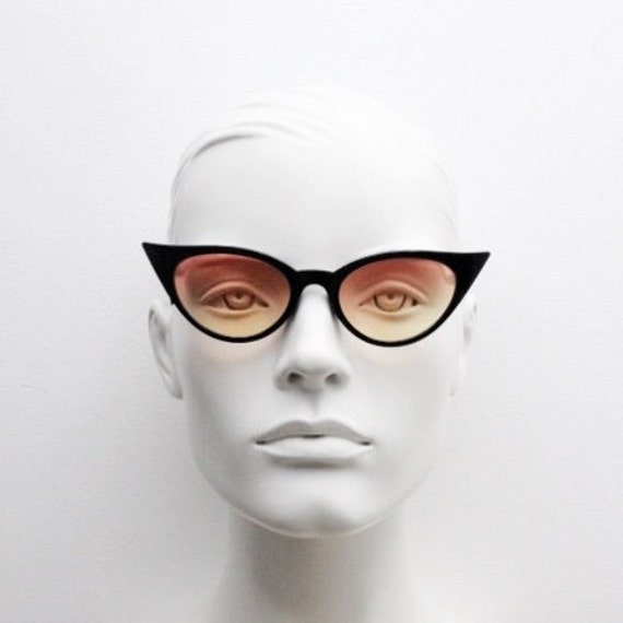 Y2K vintage pointed cat eye sunglasses. Womens bl… - image 1
