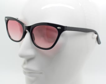 Vintage 90s pointed cat eye sunglasses. Womens black frame cateye with graduated red lenses. 50s style rockabilly, pin up. NOS catseye