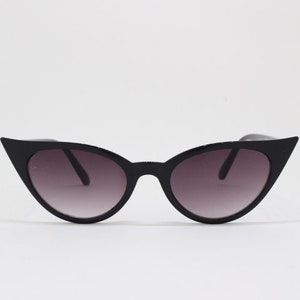 Y2K vintage pointed cat eye sunglasses. Black slender frame with graduated lenses. Womens 50s style rockabilly, pin up shades