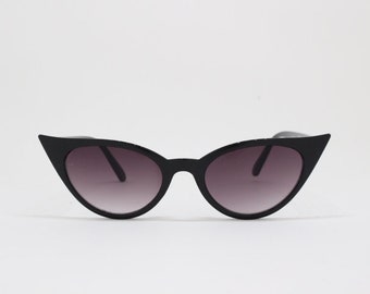 Y2K vintage pointed cat eye sunglasses. Black slender frame with graduated lenses. Womens 50s style rockabilly, pin up shades