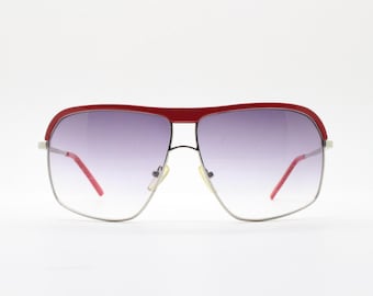 Y2K vintage square aviator sunglasses. Silver metal 70s design frame with red brow with graduating light tone lenses. 2000s. NOS aviators