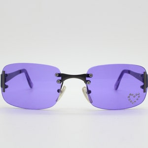 Y2K vintage rimless rectangular sunglasses. Frameless 2000's purple lens with gunmetal chrome trim and diamante heart. 00's rhinestone