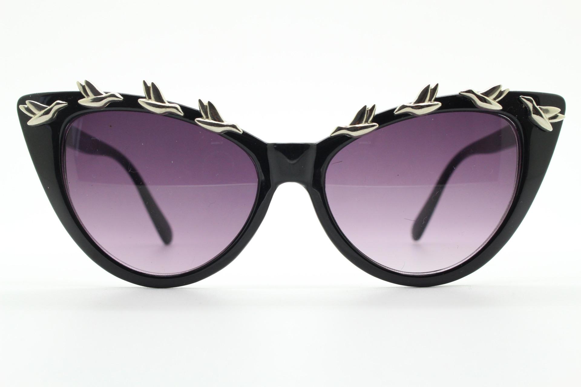 Vintage Y2K Cat Eye Sunglasses. 2000s Womens Black Gloss  display picture 1