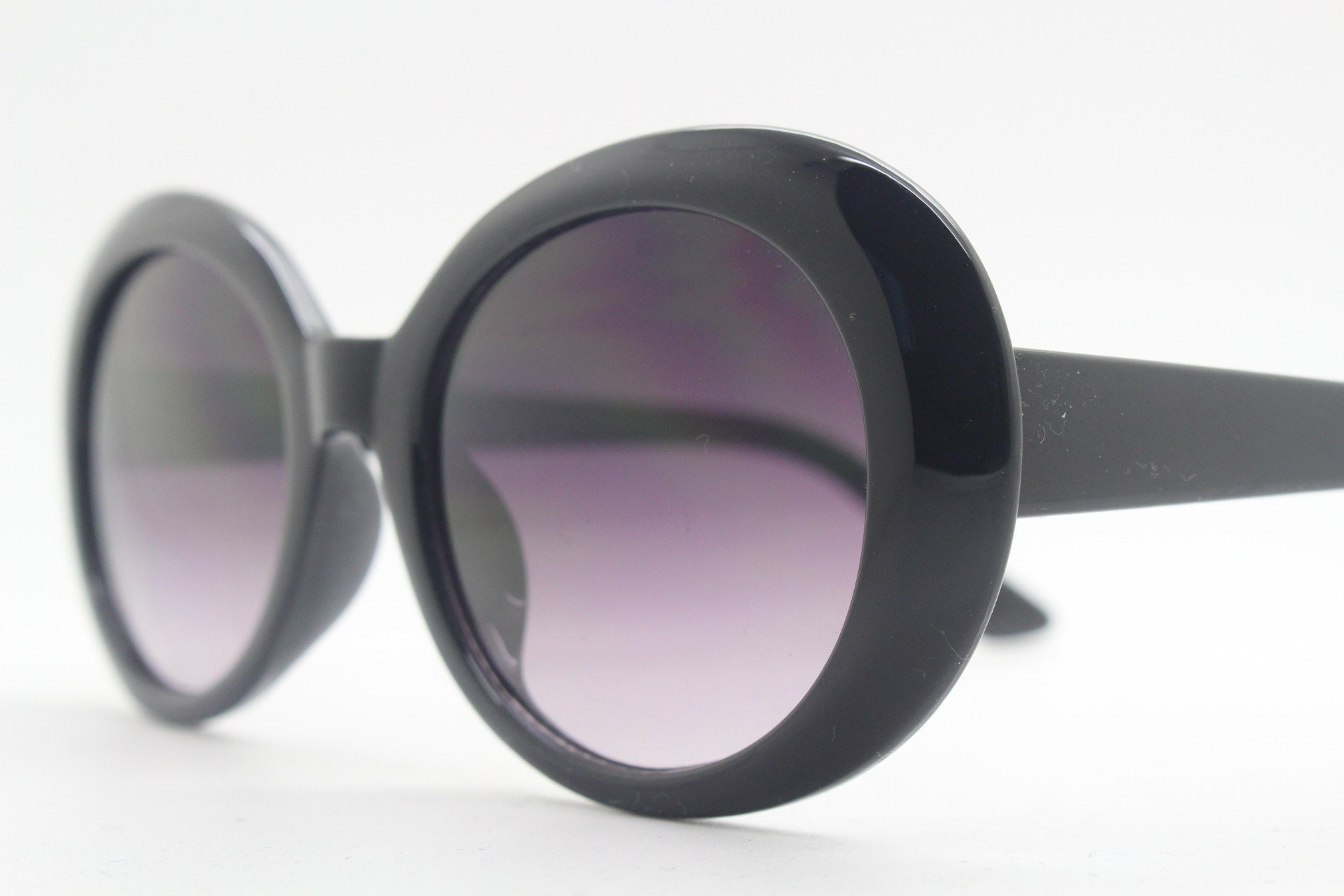 Y2k Vintage Oversized Round Sunglasses. Women display picture 3