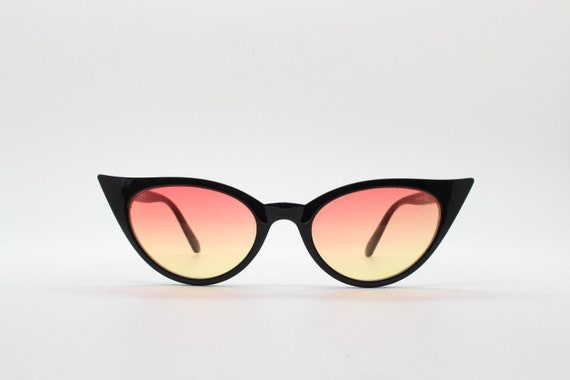 Y2K vintage pointed cat eye sunglasses. Womens bl… - image 3