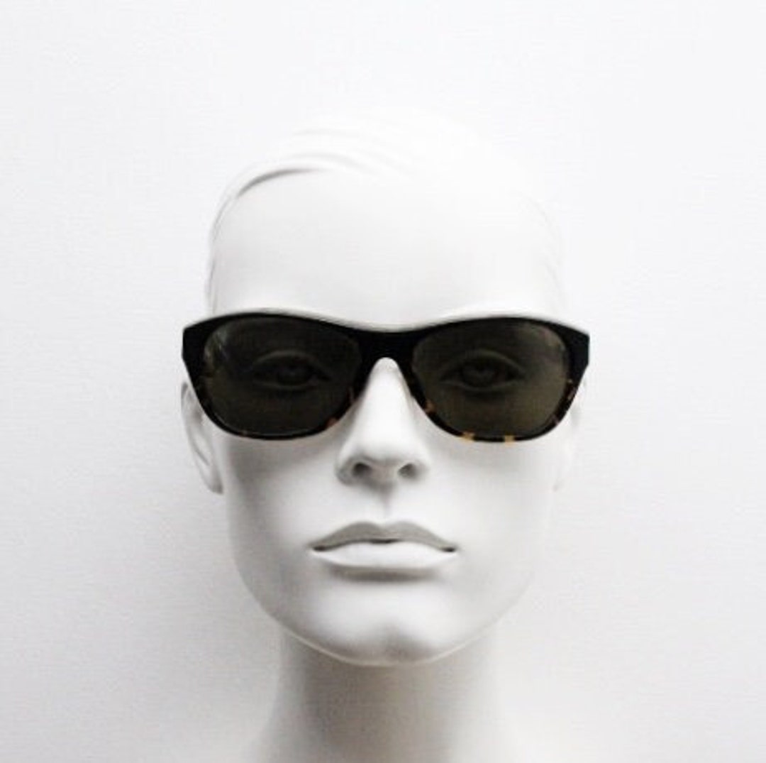 【超美品】LINDA FARROW LUXE ヴィンテージ アイウェア 箱付 Linda Farrow Luxe Sunglasses Made in Japan. Blended Black