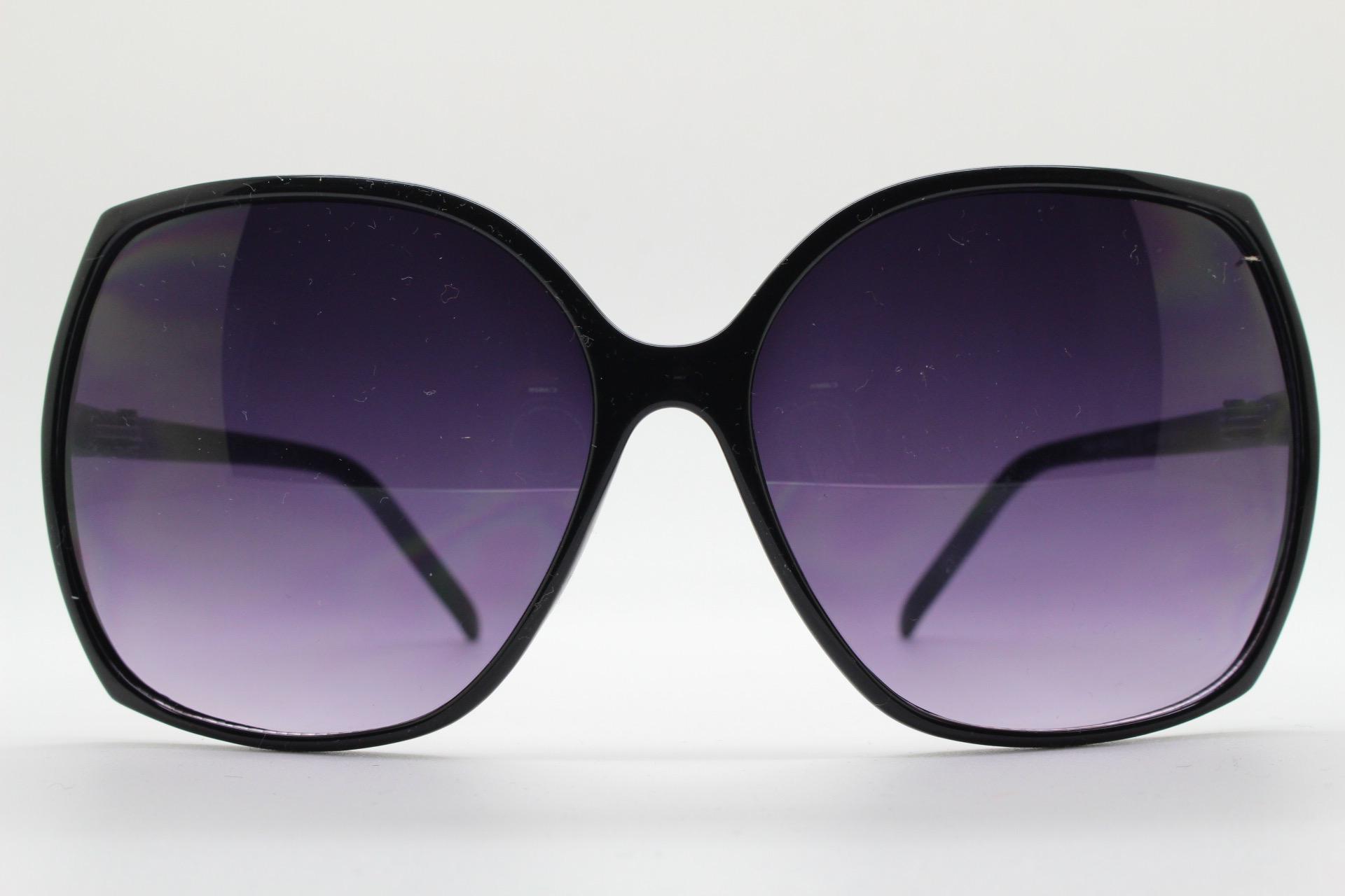 Y2K Vintage Oversized Square Sunglasses. Women's Big Black